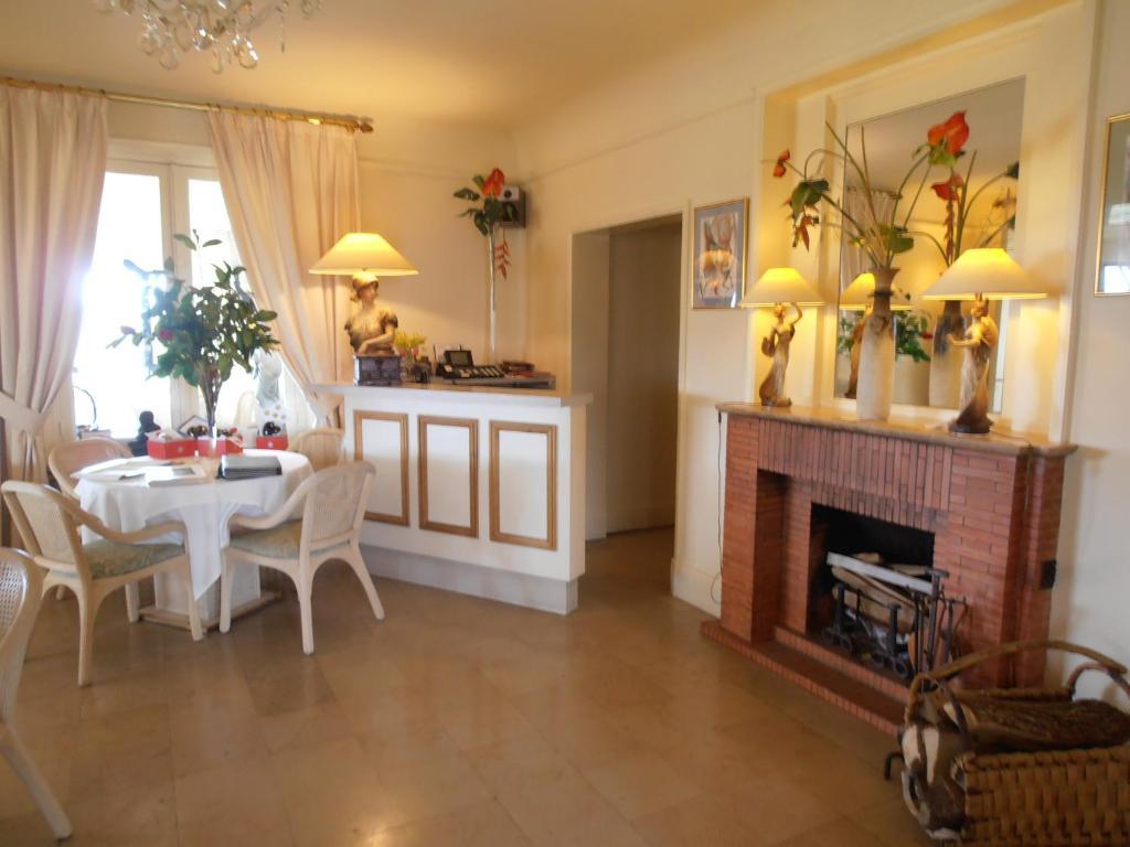 Crispol Hotel Saint-Père Екстериор снимка