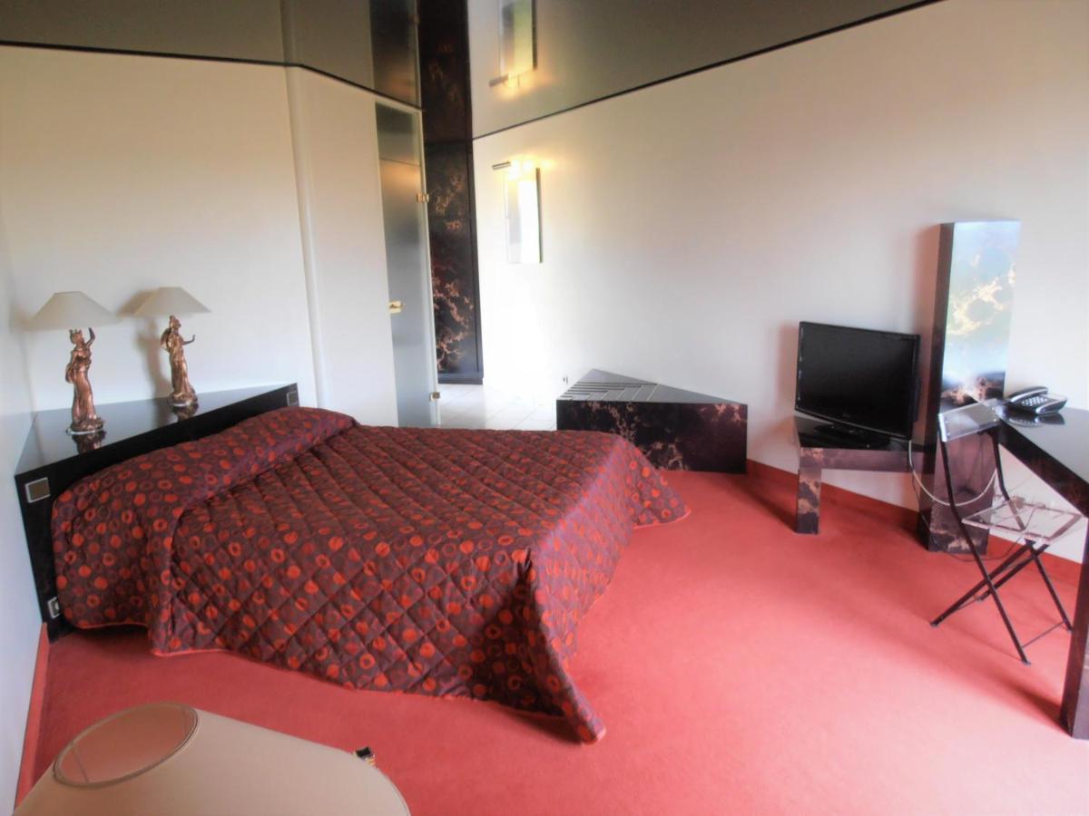 Crispol Hotel Saint-Père Екстериор снимка